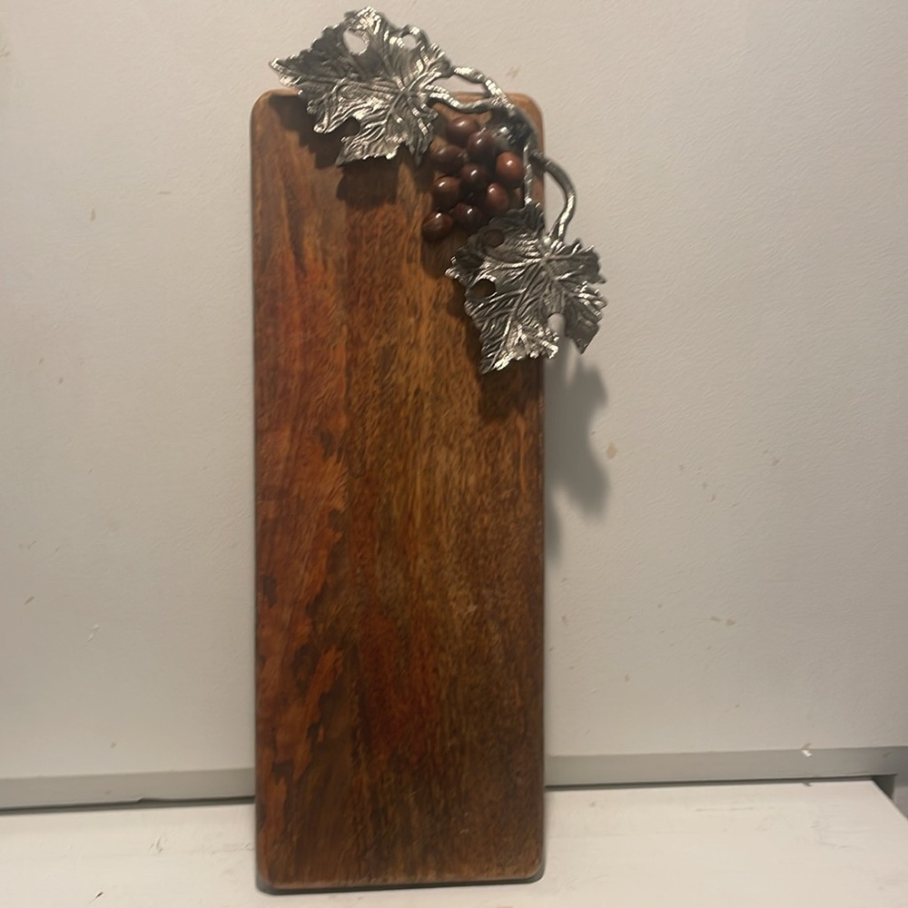 🍇Mudpie Grapevine Cutting/Cheese Board With Pewter Tone Grape Leafs